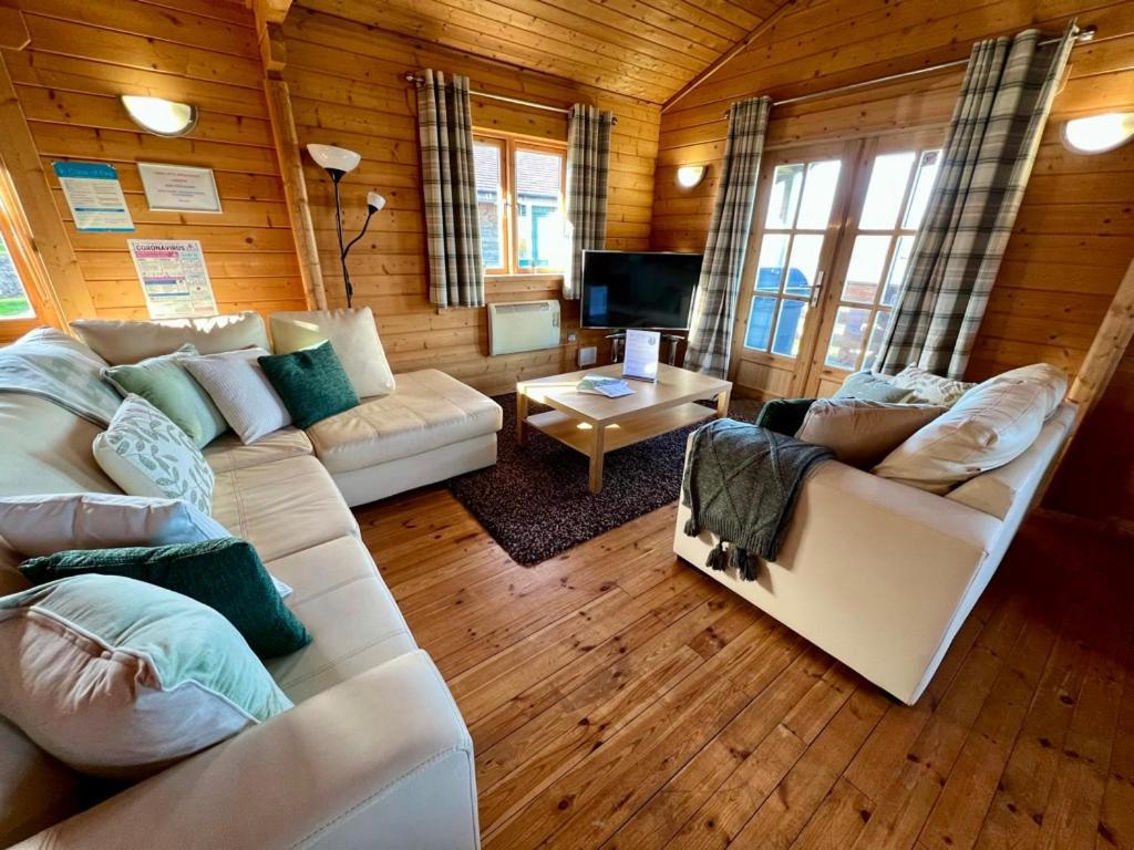 Reeds Lodge, Lake Pochard South Cerney Bagian luar foto