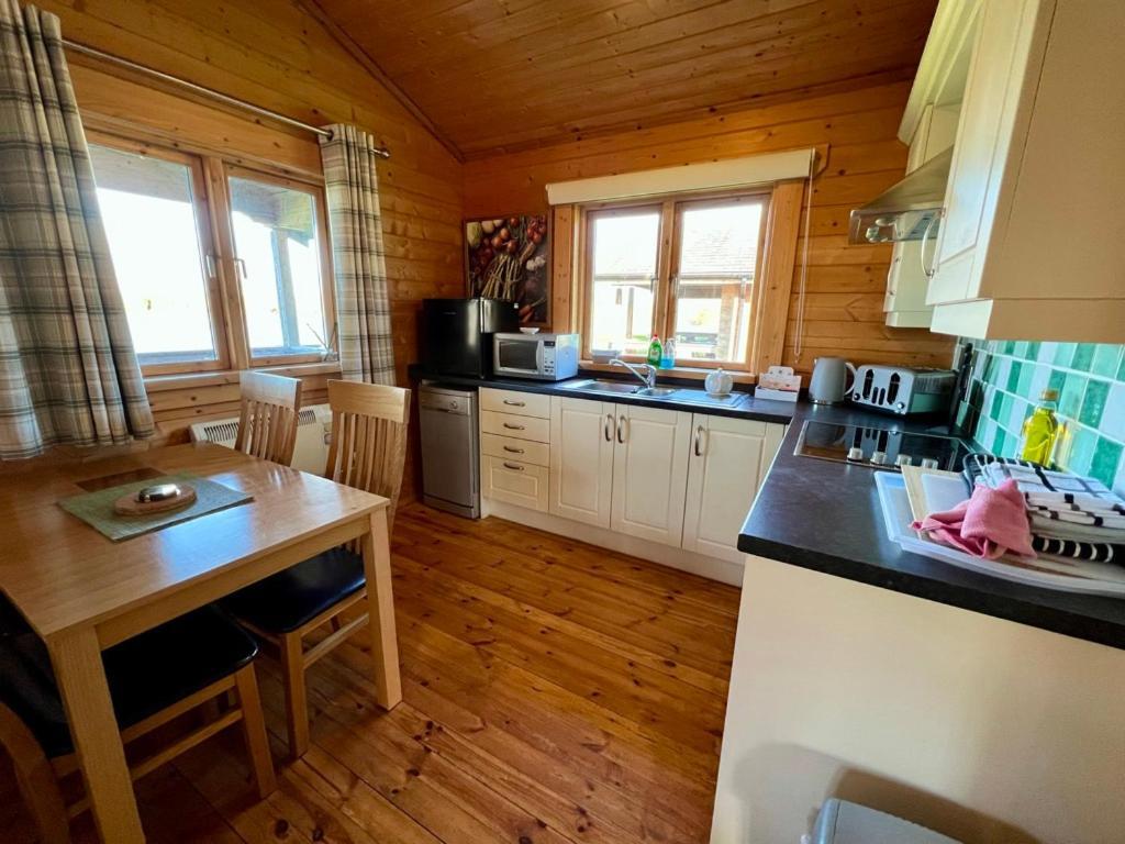 Reeds Lodge, Lake Pochard South Cerney Bagian luar foto